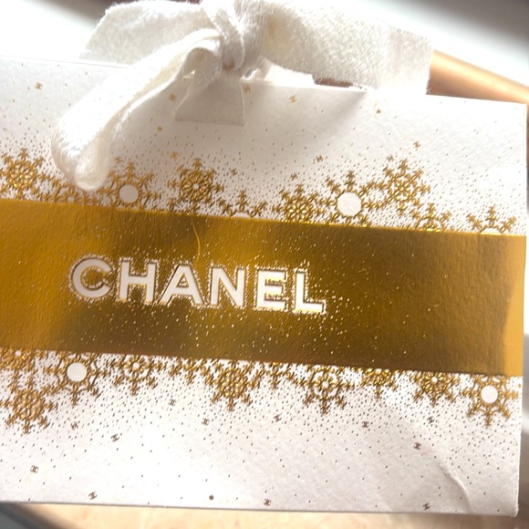 CHANEL Holiday Gift Bag GUC - Picture 5 of 5